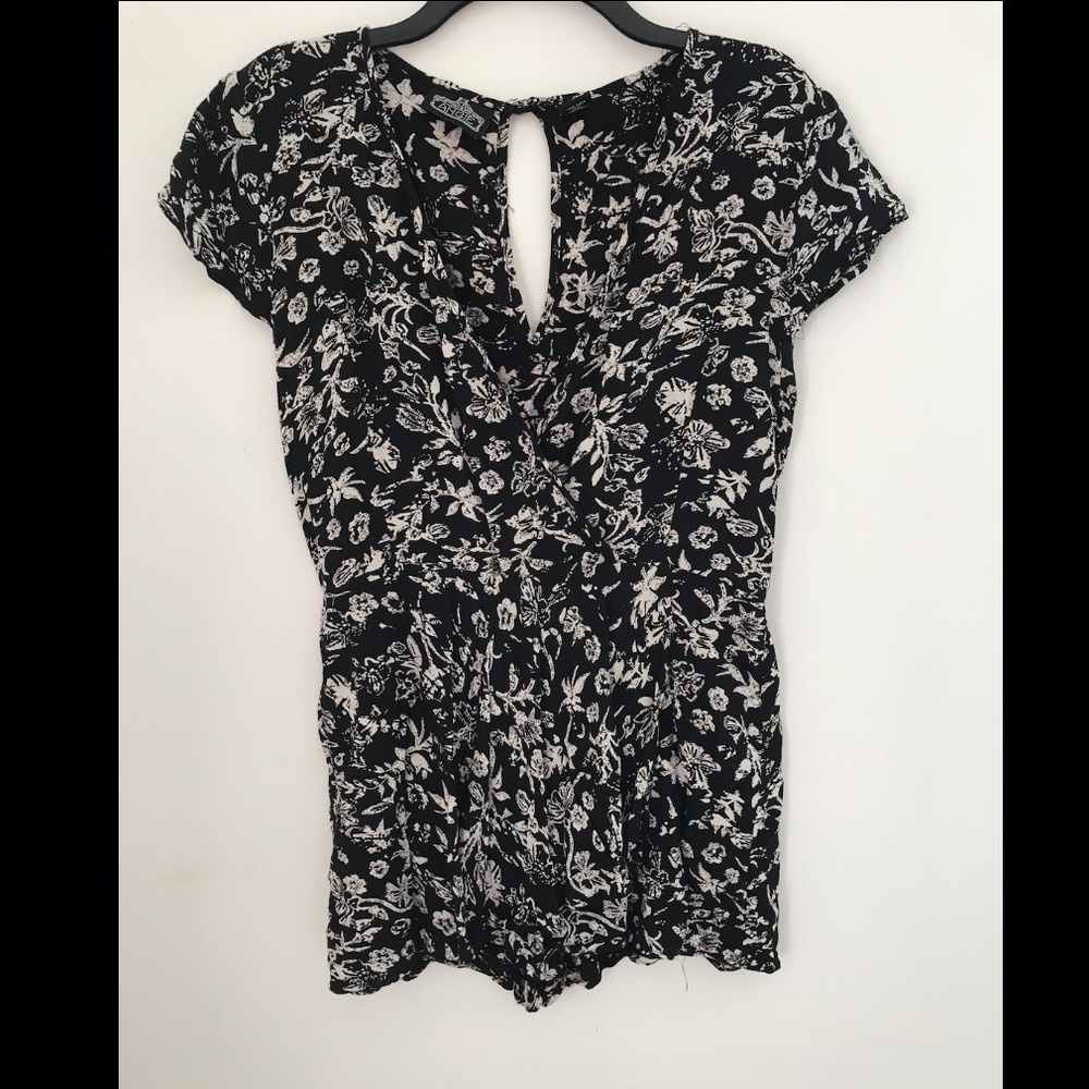 Flowy Black and white romper
